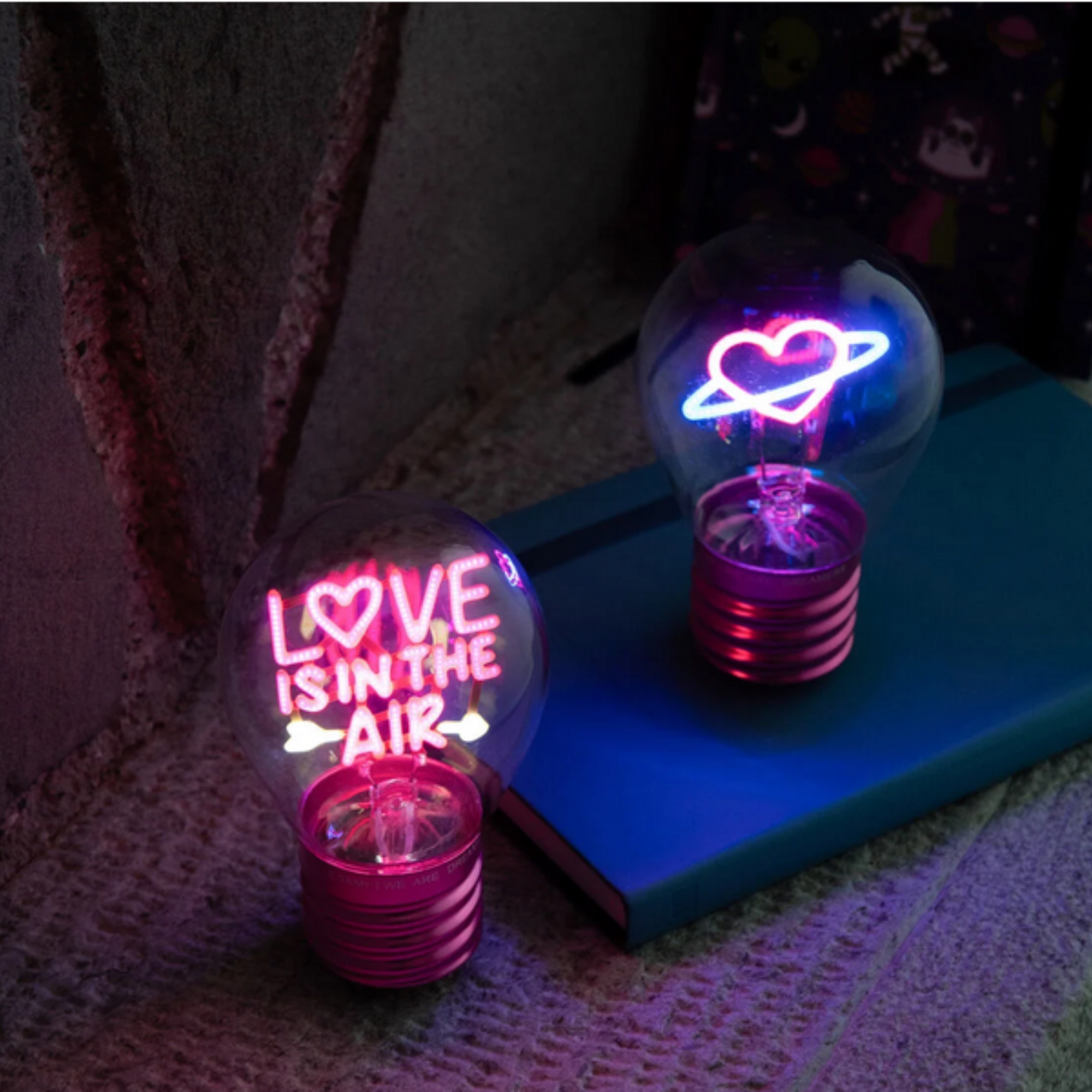 Set Regalo San Valentino Legami - Penne, Lampada LED, Nastro e Biglietti