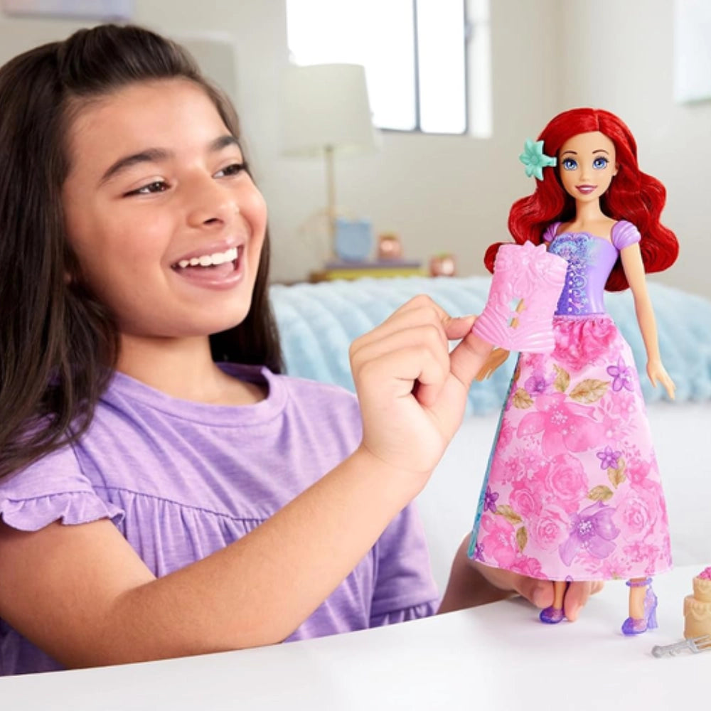 Disney Princess Ariel Spin & Reveal bambola con 11 sorprese