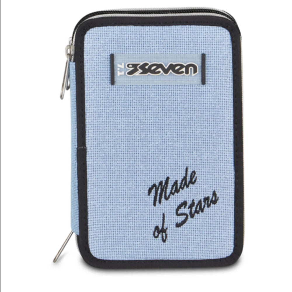 Astuccio Seven 3 Zip Made of Stars Azzurro Effetto Shiny 2026