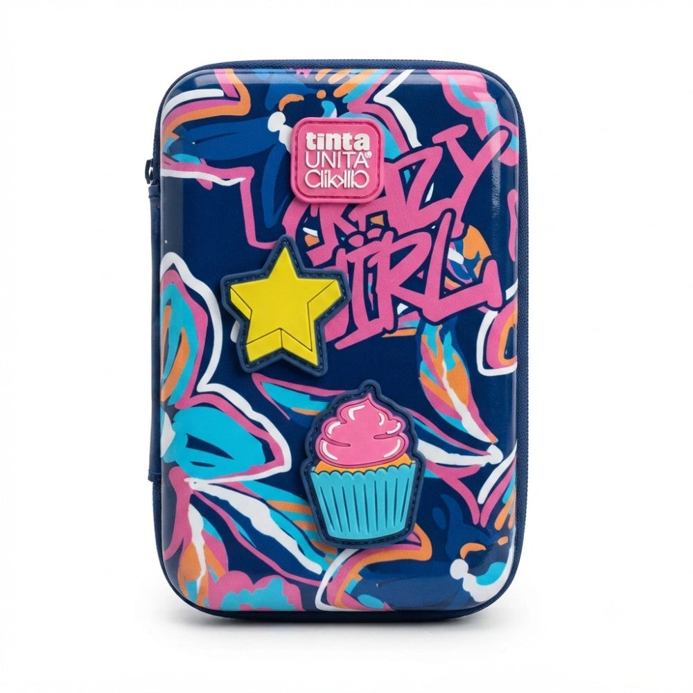Astuccio TintaUNITA Crazy Girl One Time 2026/2027 – astuccio rigido blu navy con fantasia floreale, patch stella gialla e cupcake, scritta Crazy Girl fucsia