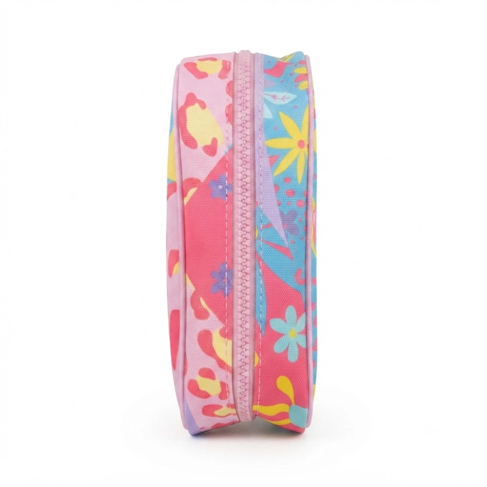 Astuccio TintaUNITA Drama Queen – dettaglio scritta graffiti su fondo rosa