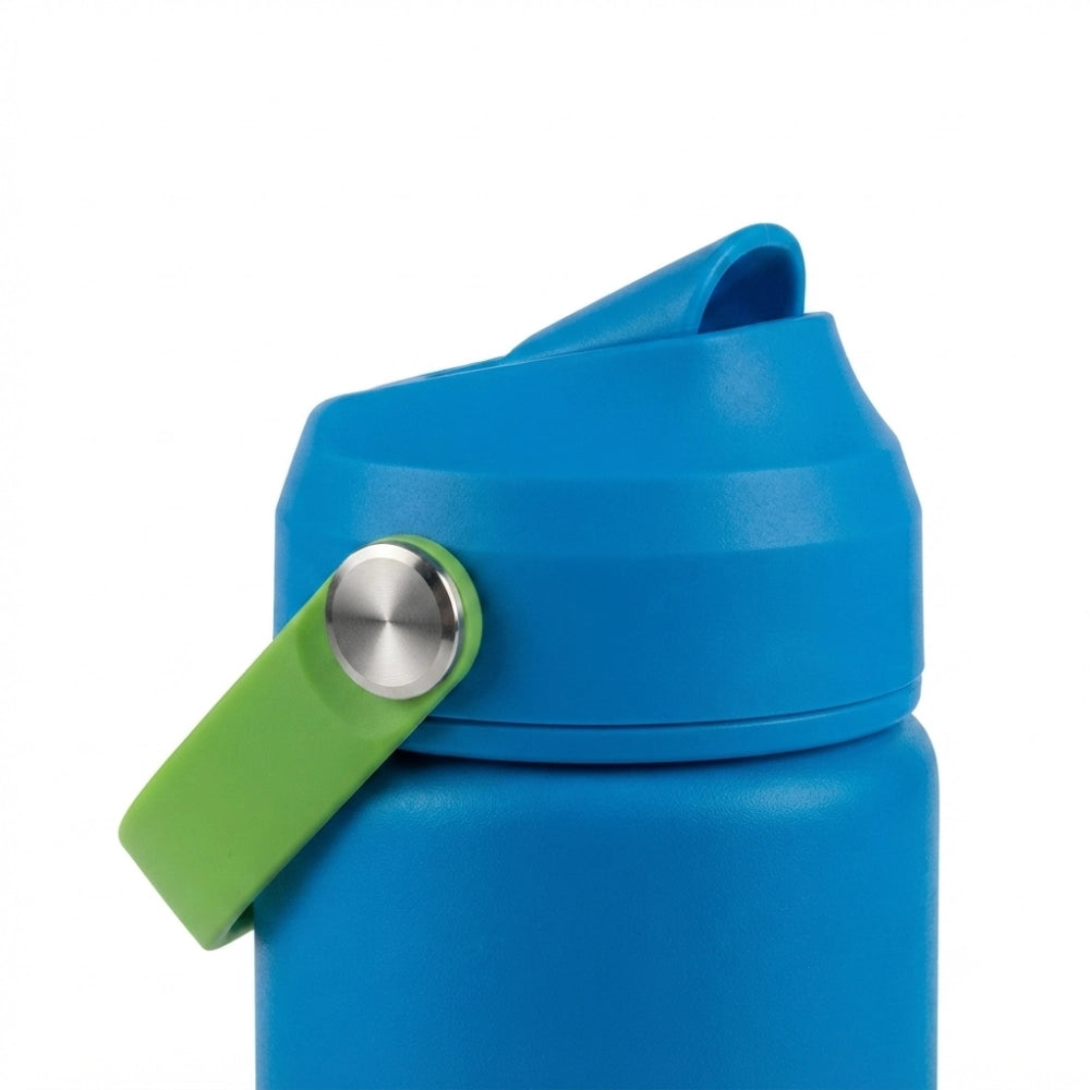Borraccia Termica Seven Boy Strip Blue dettaglio tappo blu con manico verde e cannuccia silicone chiusa