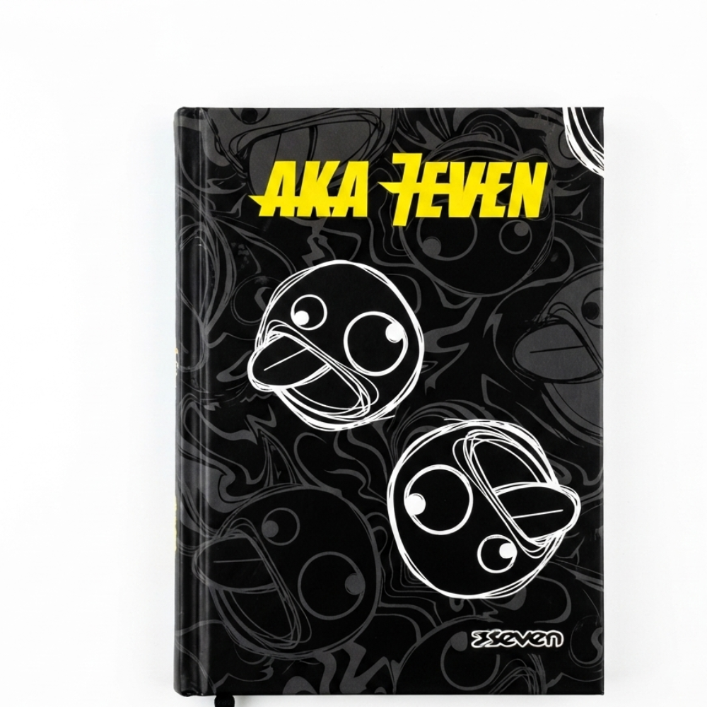 Diario Scuola Seven x Aka 7even – variante Grafica Urban, copertina nera con mascotte smiley gialla e loghi colorati