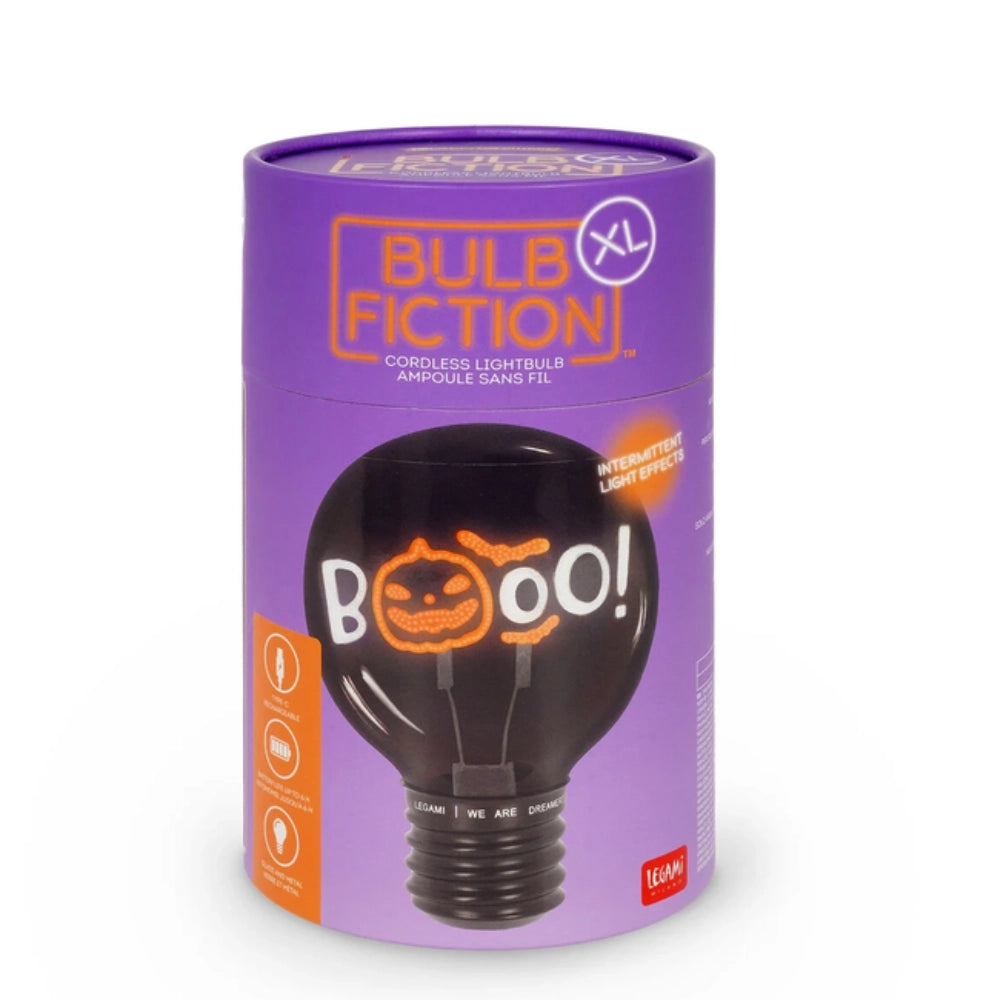 Lampada decorativa Halloween Legami Bulb Fiction XL Pumpkin Booo vista di lato su sfondo grigio illuminata