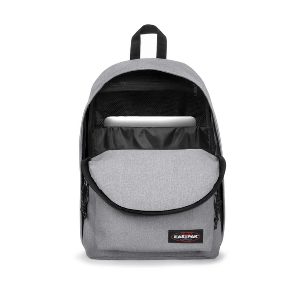 zaino-eastpak-out-of-office-grigio-chiaro-27-litri_5